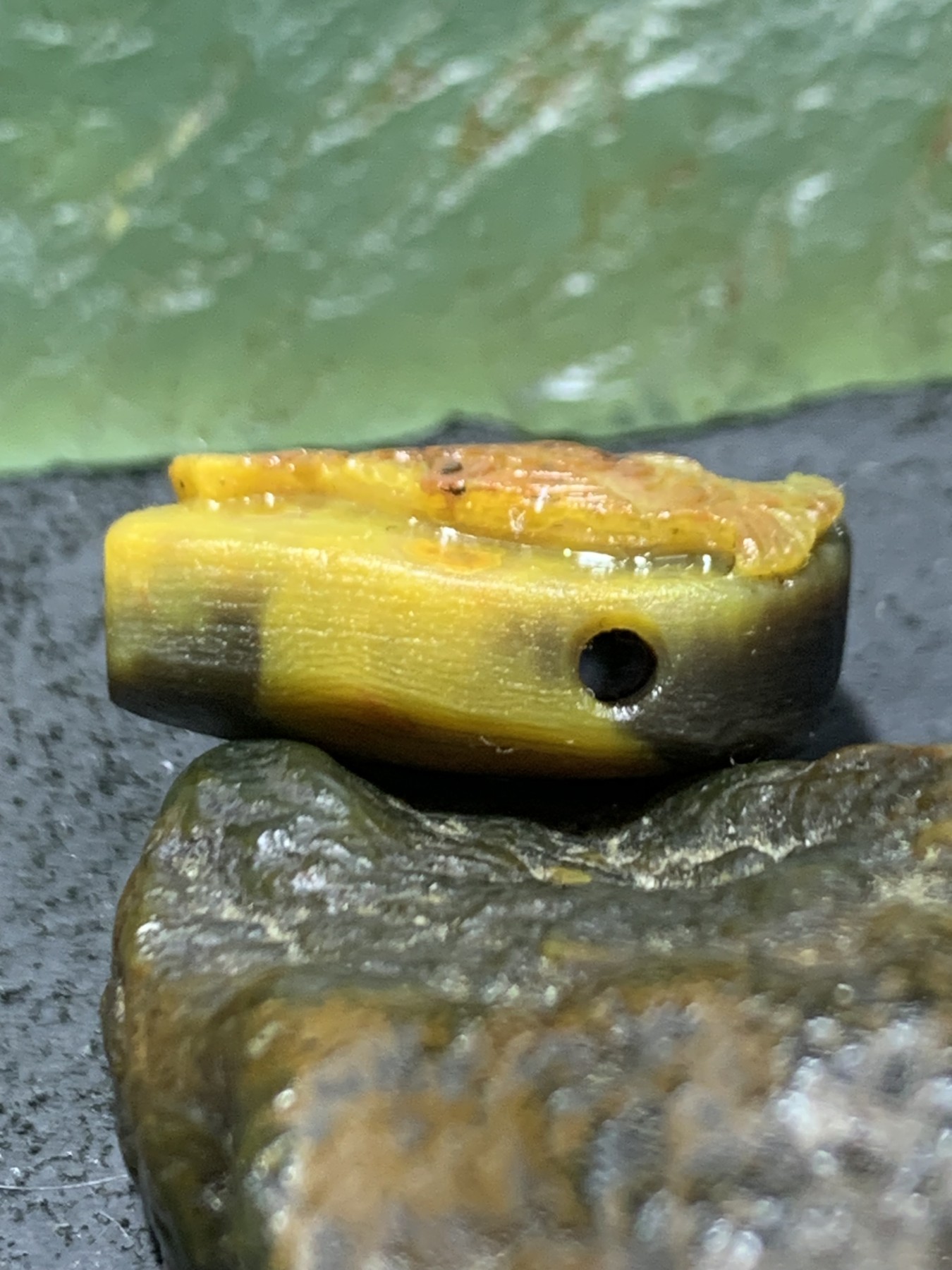 精美亚光战国红玛瑙手工俏色巧雕富贵有鱼一体佛头三通一个