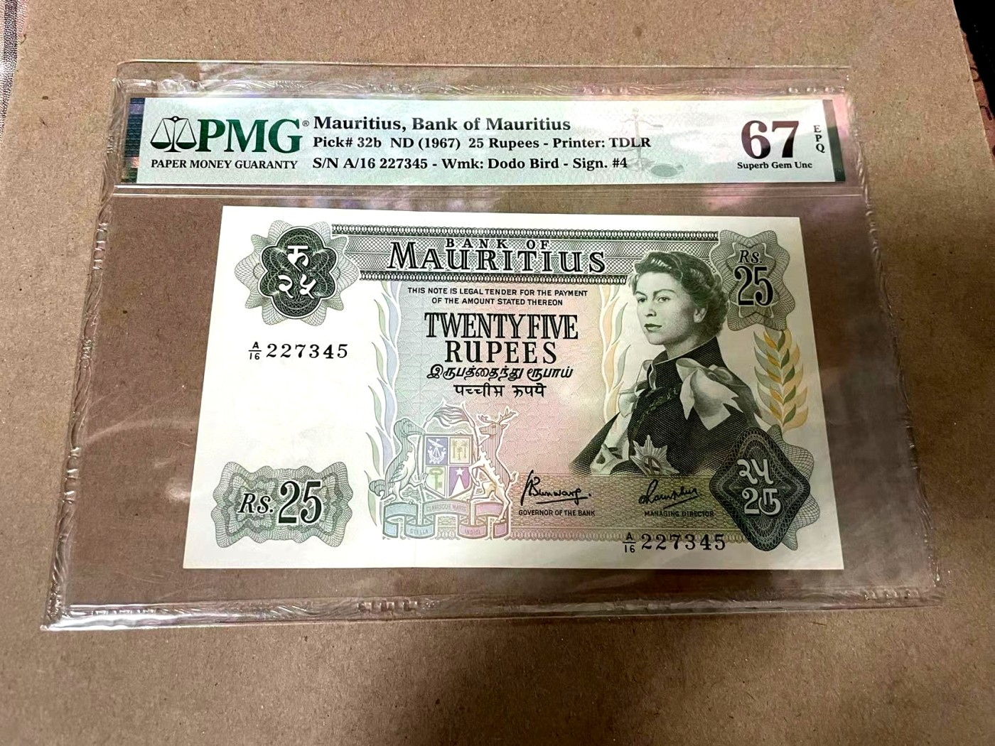 【Blue Auction】✨世界纸币精拍第369期【精】 【冠军分少见】毛里求斯 1967年25卢比 PMG67EPQ 戎装女王 背面牛车及风光怡人