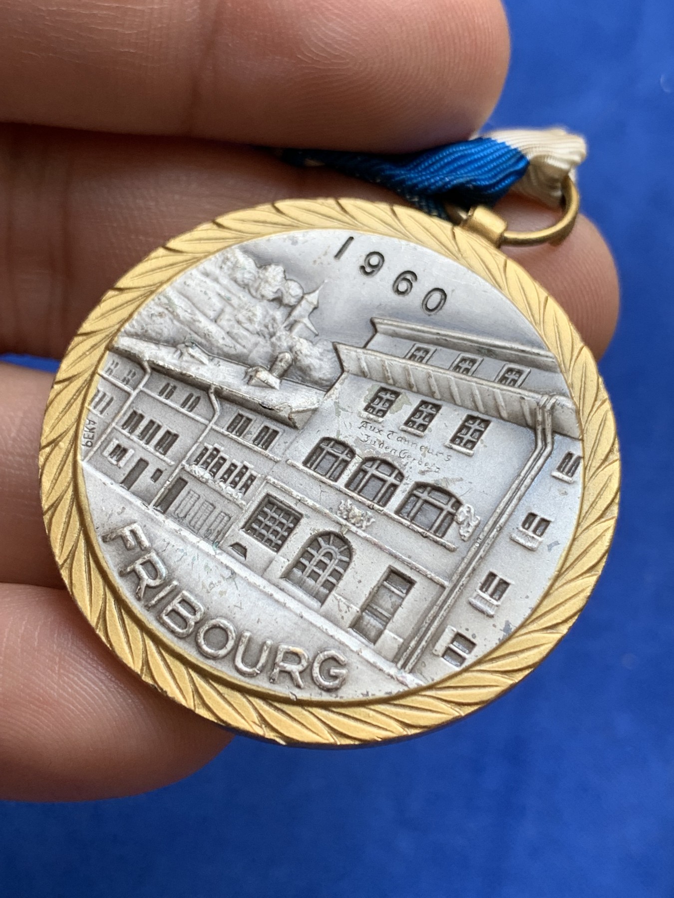 《竞宝斋》第196场-周日，周一 2场 (全场包邮) 1960年、1961年瑞士射击节奖章共2枚