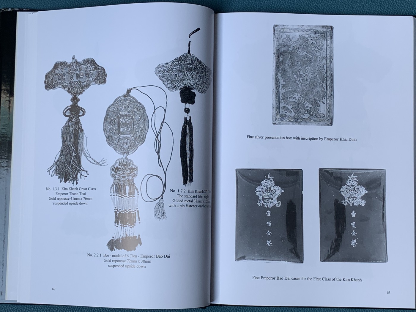 《竞宝斋》第196场-周日，周一 2场 (全场包邮) 安南赏牌目录，包含各种安南赏牌，全新精装硬壳版，已绝版 未使用塑封拆出 规格A4纸大小