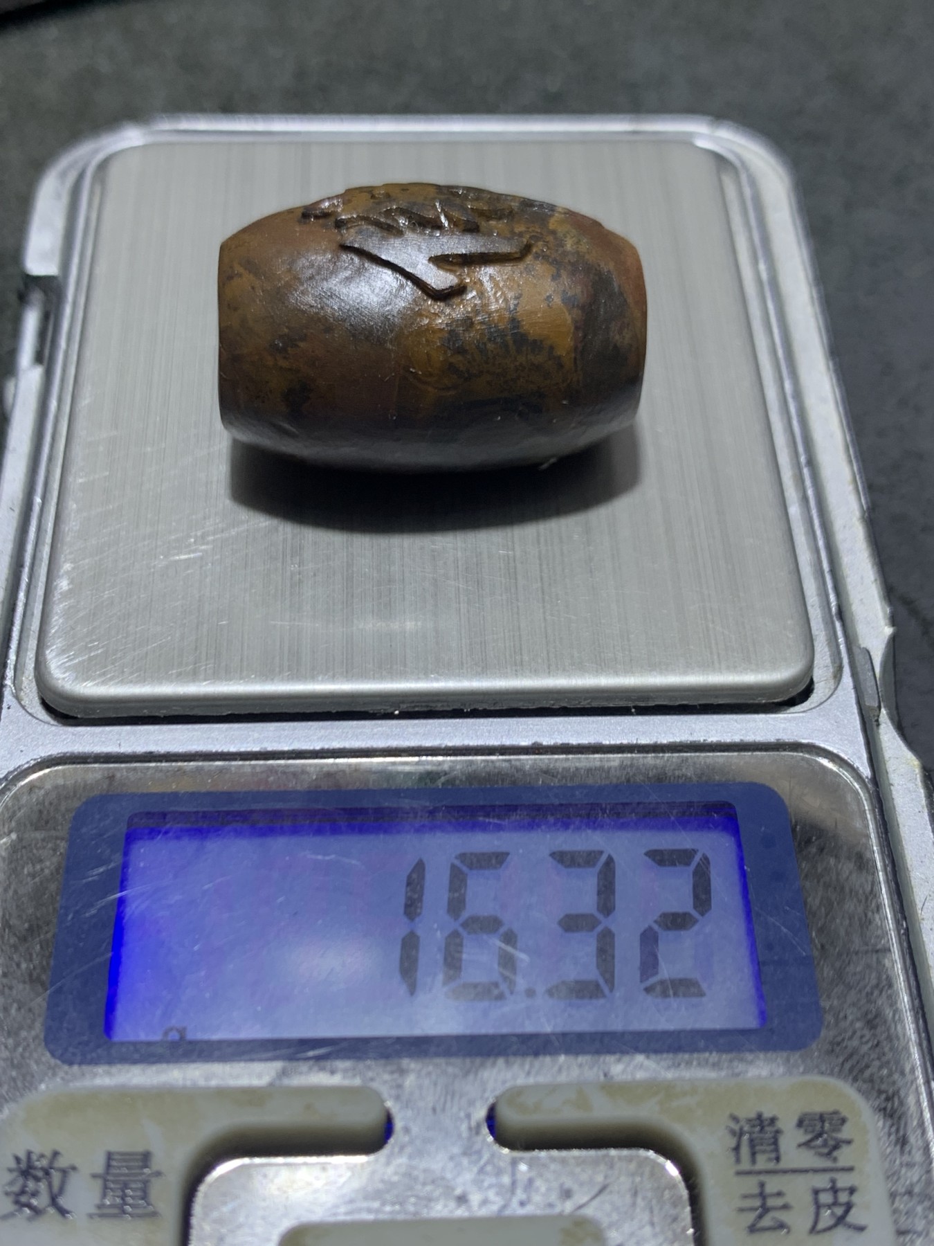 精美亚光原皮战国红玛瑙手工雕刻佛字桶珠一颗！