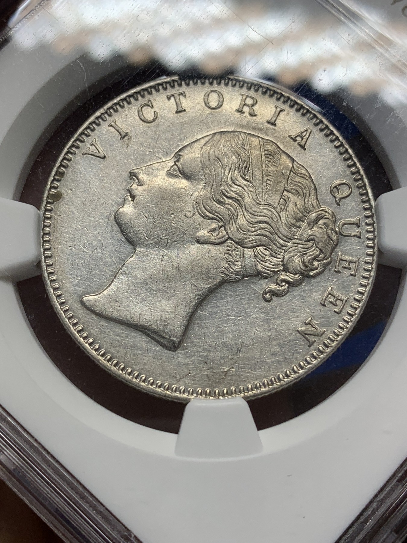 《竞宝斋》第196场-周日，周一 2场 (全场包邮) NGC AU55 英属印度1840年维多利亚女王单辫1卢比银币 细节状态都不错