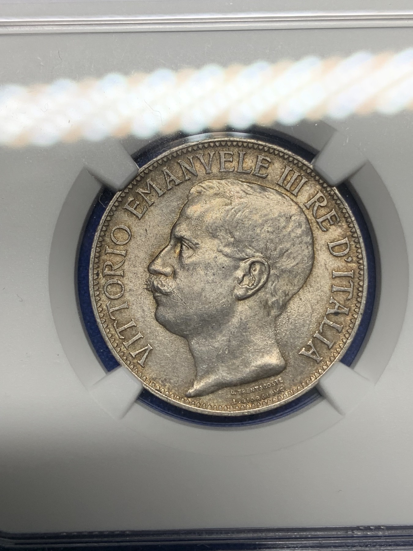 《竞宝斋》第196场-周日，周一 2场 (全场包邮) NGC MS62 意大利1911建国50周年2里拉银币，这个品种的MS还是比较少的，值得收藏。