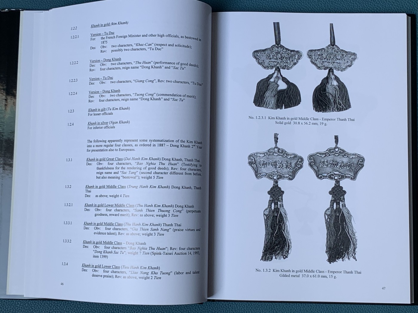 《竞宝斋》第196场-周日，周一 2场 (全场包邮) 安南赏牌目录，包含各种安南赏牌，全新精装硬壳版，已绝版 未使用塑封拆出 规格A4纸大小