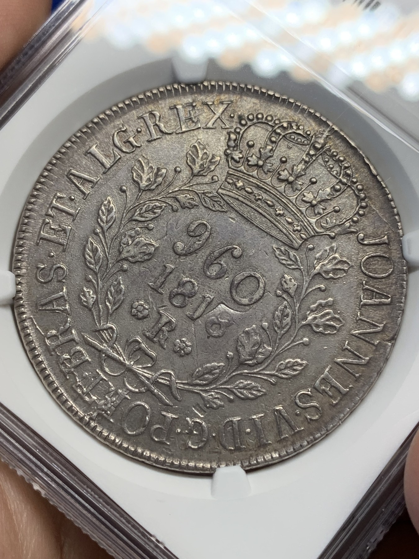 《竞宝斋》第196场-周日，周一 2场 (全场包邮) NGC-AUD 葡属巴西1818年960瑞斯银币 双柱加盖 原味深打严评未出分