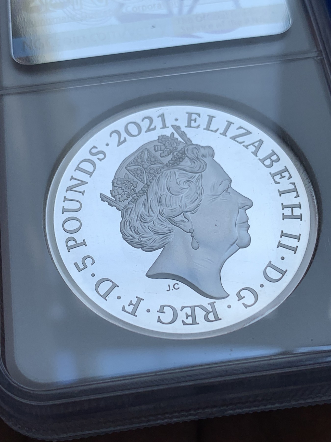 《竞宝斋》第196场-周日，周一 2场 (全场包邮) NGC-MS70 2021 伟大的雕刻师系列哥特克朗2盎司5镑加厚大银币 带原盒