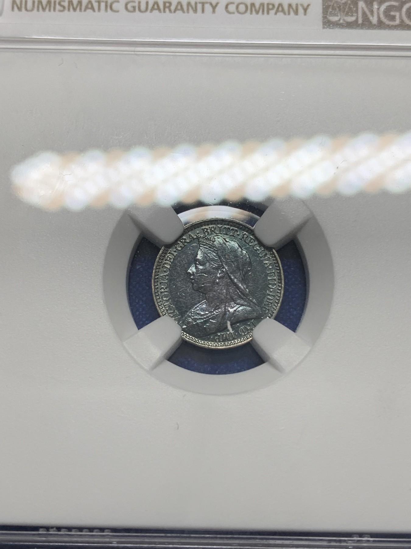 《竞宝斋》第196场-周日，周一 2场 (全场包邮) 4枚一组 NGC 92-66 英国1899年维多利亚濯足币1-4便士套币 原盒套拆 统一蓝紫包浆