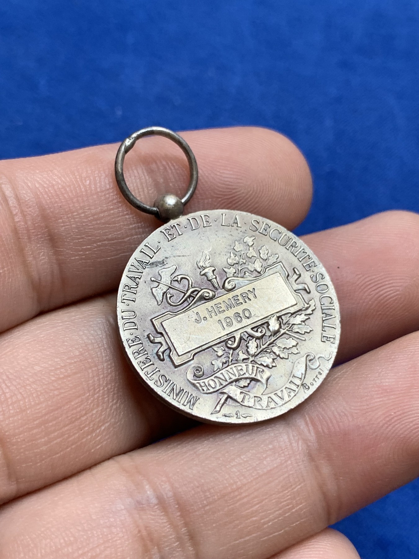 《竞宝斋》第196场-周日，周一 2场 (全场包邮) 2枚一组 法国劳动荣誉奖章，950银，发给工作20年的人员+1931年乔治五世香港一仙