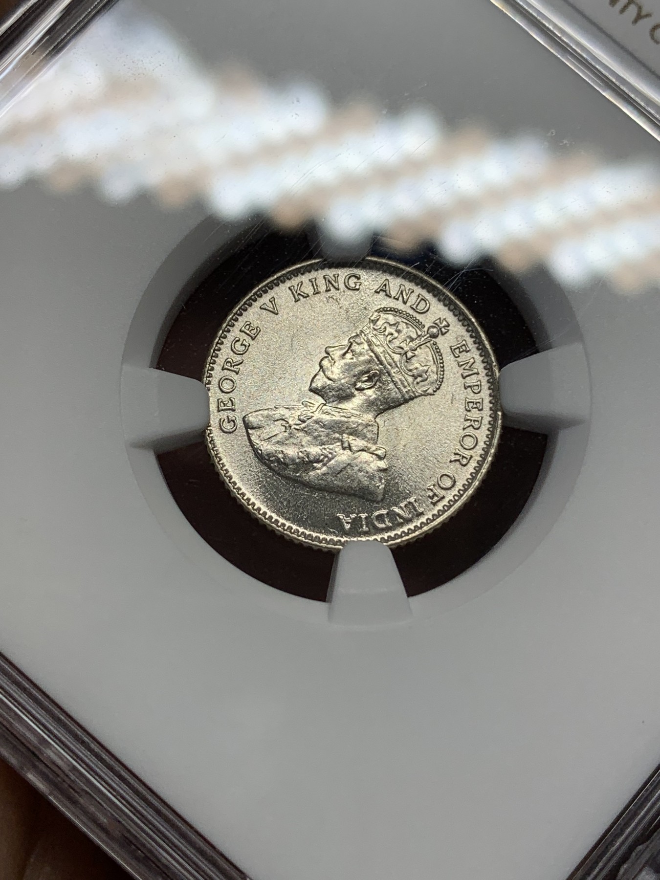 《竞宝斋》第196场-周日，周一 2场 (全场包邮) NGC-MS64 海峡殖民地1927年乔治五世10分银币，站洋系列后期亚殖辅币。车轮转光，银光喜人，64高分不易