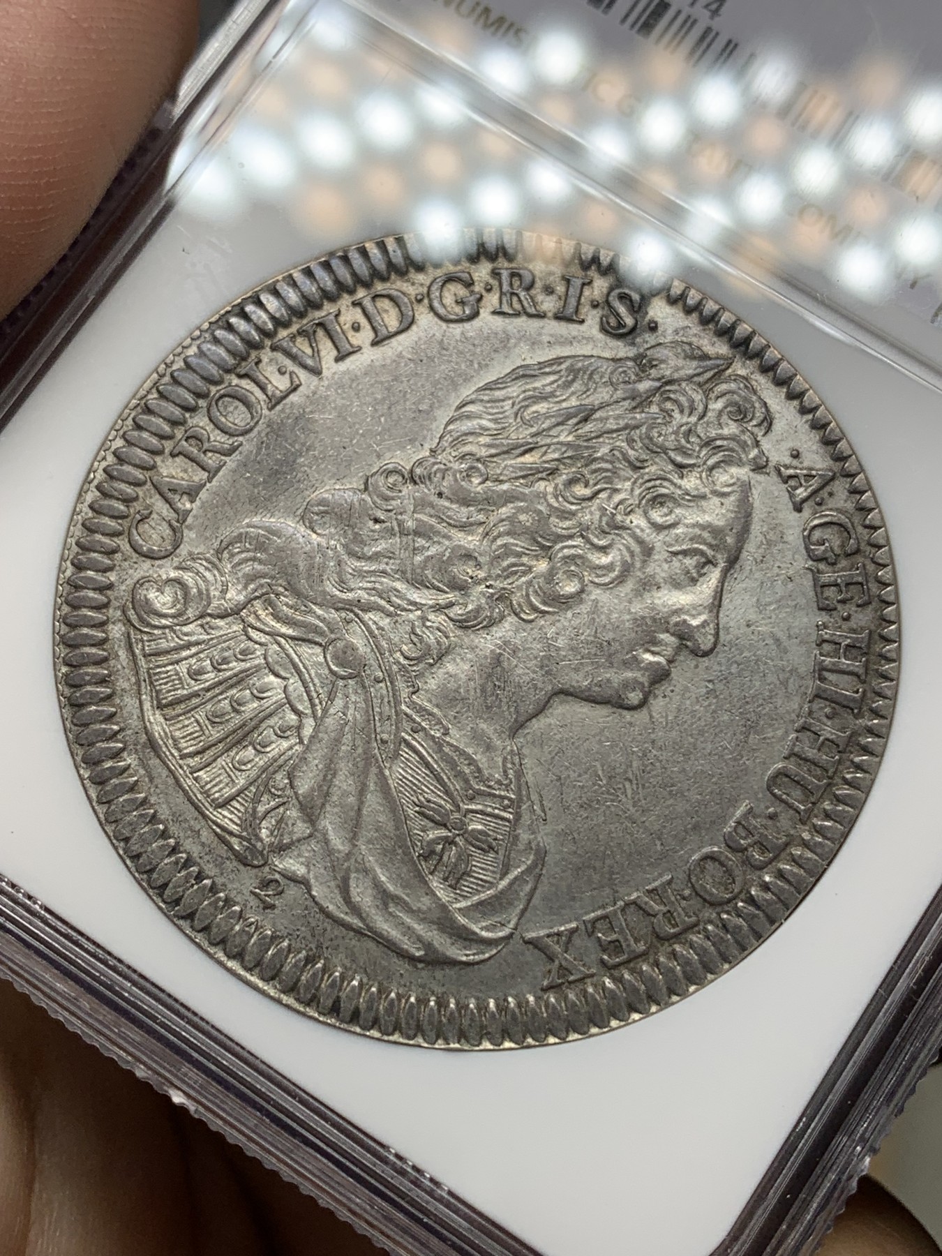 《竞宝斋》第196场-周日，周一 2场 (全场包邮) NGC-AUD 神圣罗马帝国 1737(2) 卡尔六世 1泰勒银币底板 原味包浆 状态不错