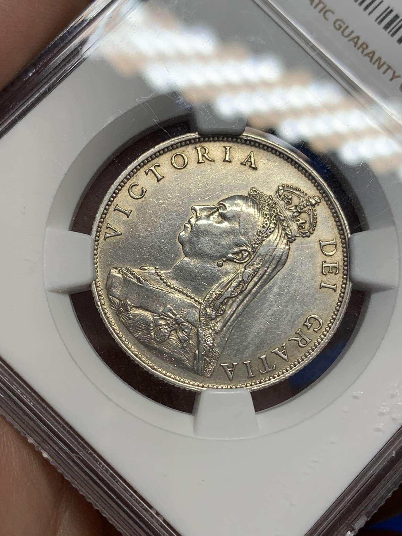 《竞宝斋》第196场-周日，周一 2场 (全场包邮) NGC AUD 英国1887年维多利亚高冠1弗洛林银币