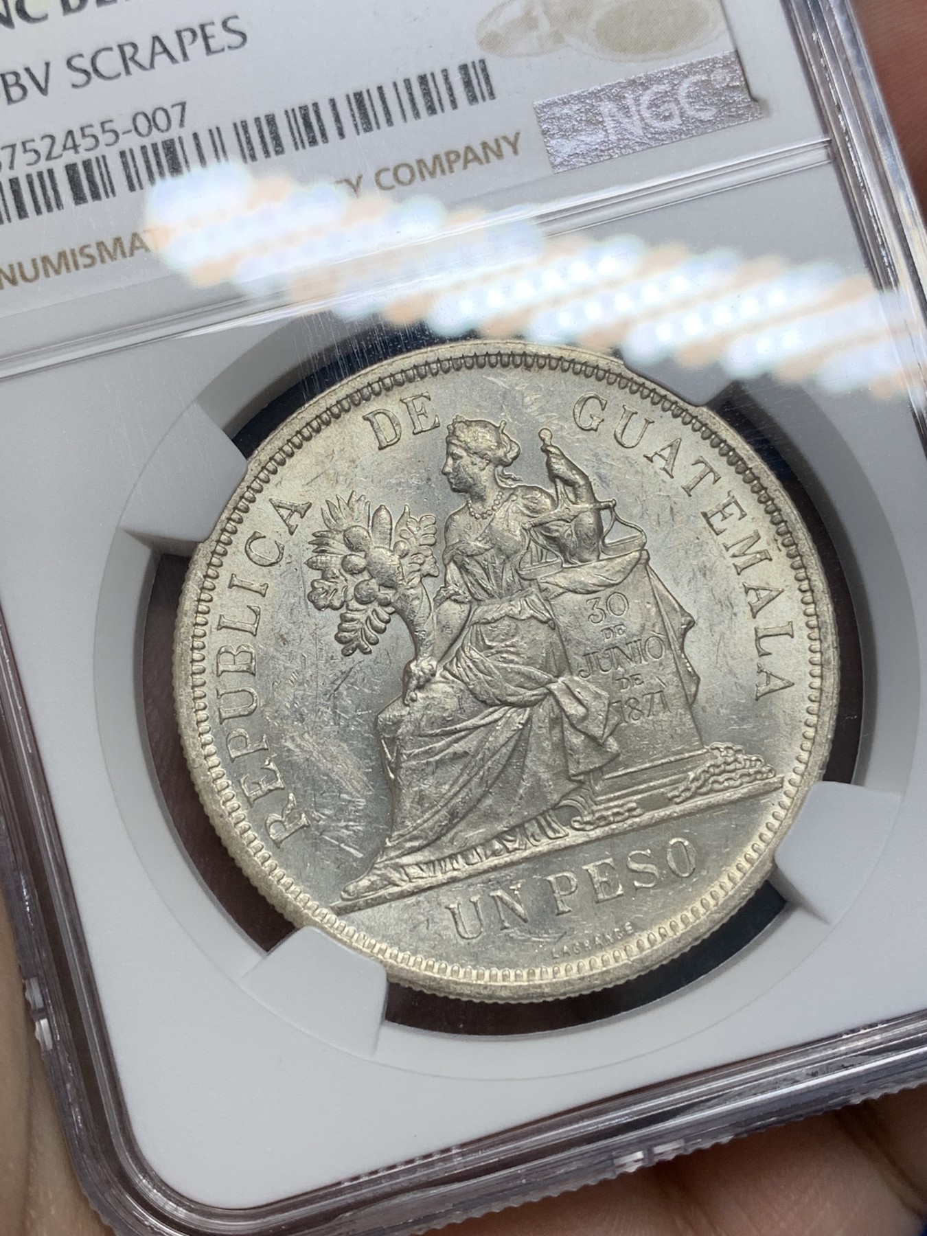 《竞宝斋》第196场-周日，周一 2场 (全场包邮) NGC-UNCD 危地马拉1895年1比索银币 高光品 可重评