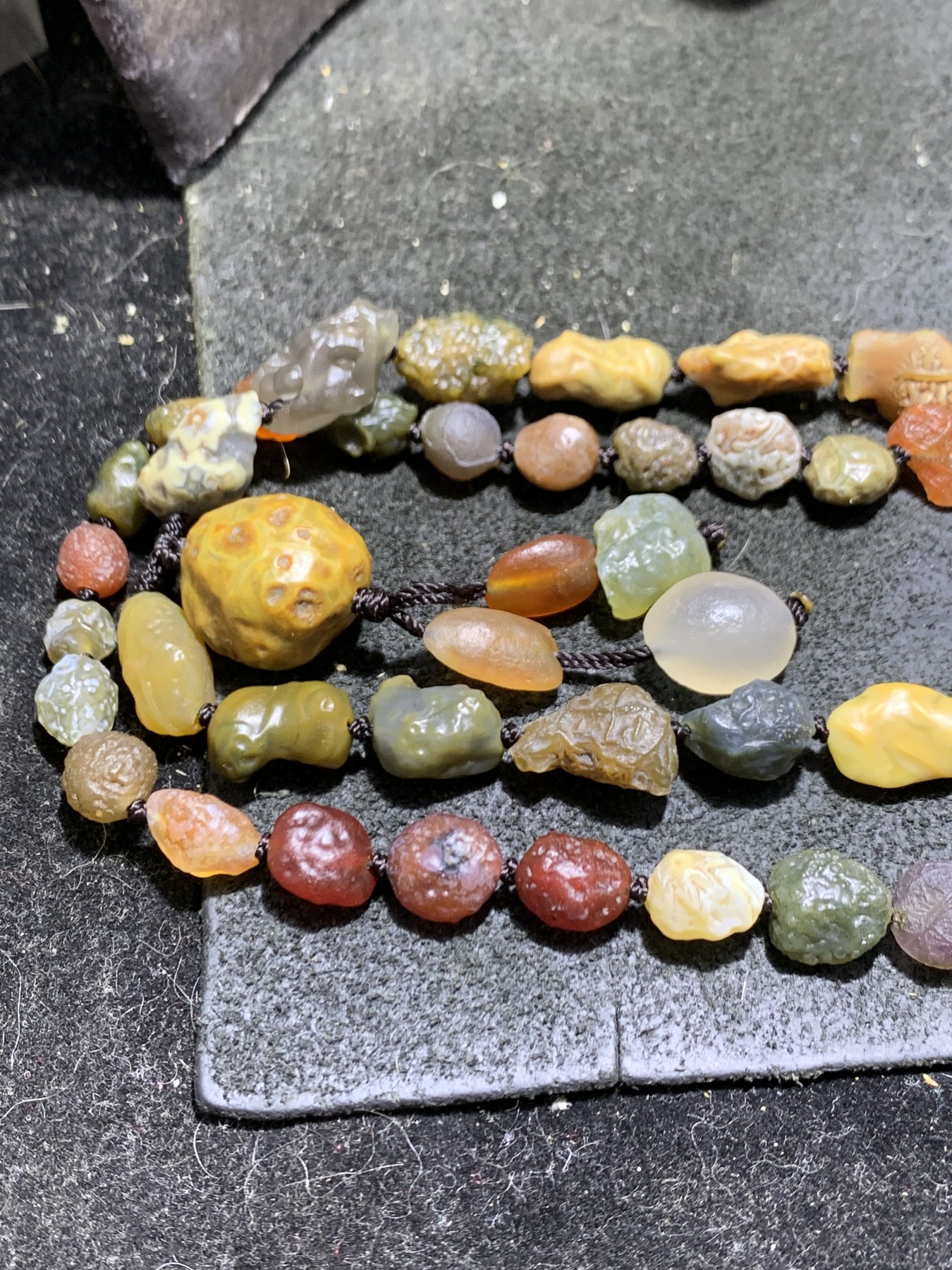 精美阿拉善戈壁青花筋脉玛瑙原石108项链一条，