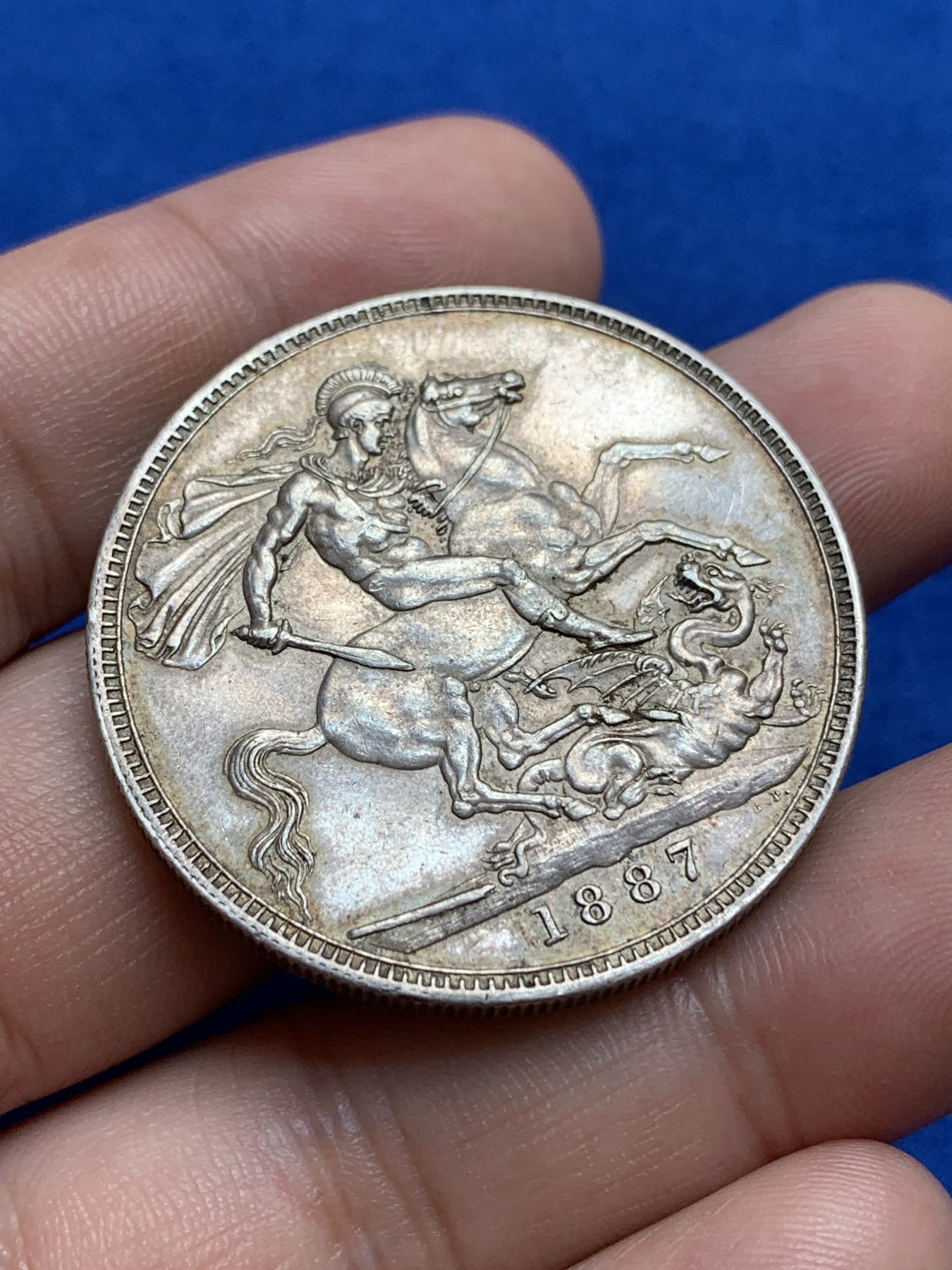 《竞宝斋》第196场-周日，周一 2场 (全场包邮) 2枚一组 英国 维多利亚 高冠马剑银币 细节清晰 状态好