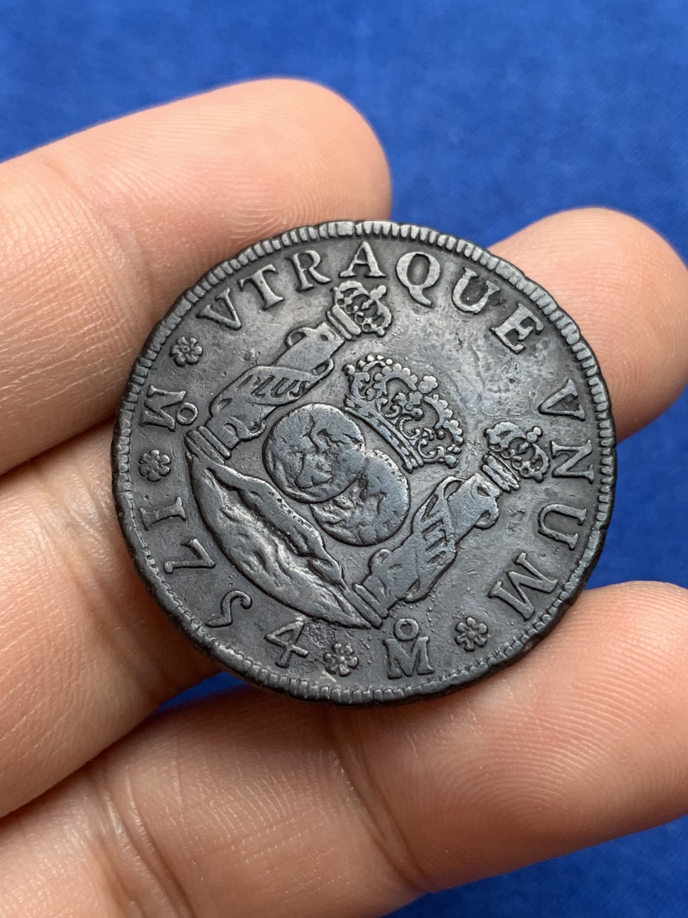 《竞宝斋》第196场-周日，周一 2场 (全场包邮) 西属墨西哥费迪南六世1754年4R地球双柱银币 非常漂亮的郁金香边铭 状态也好