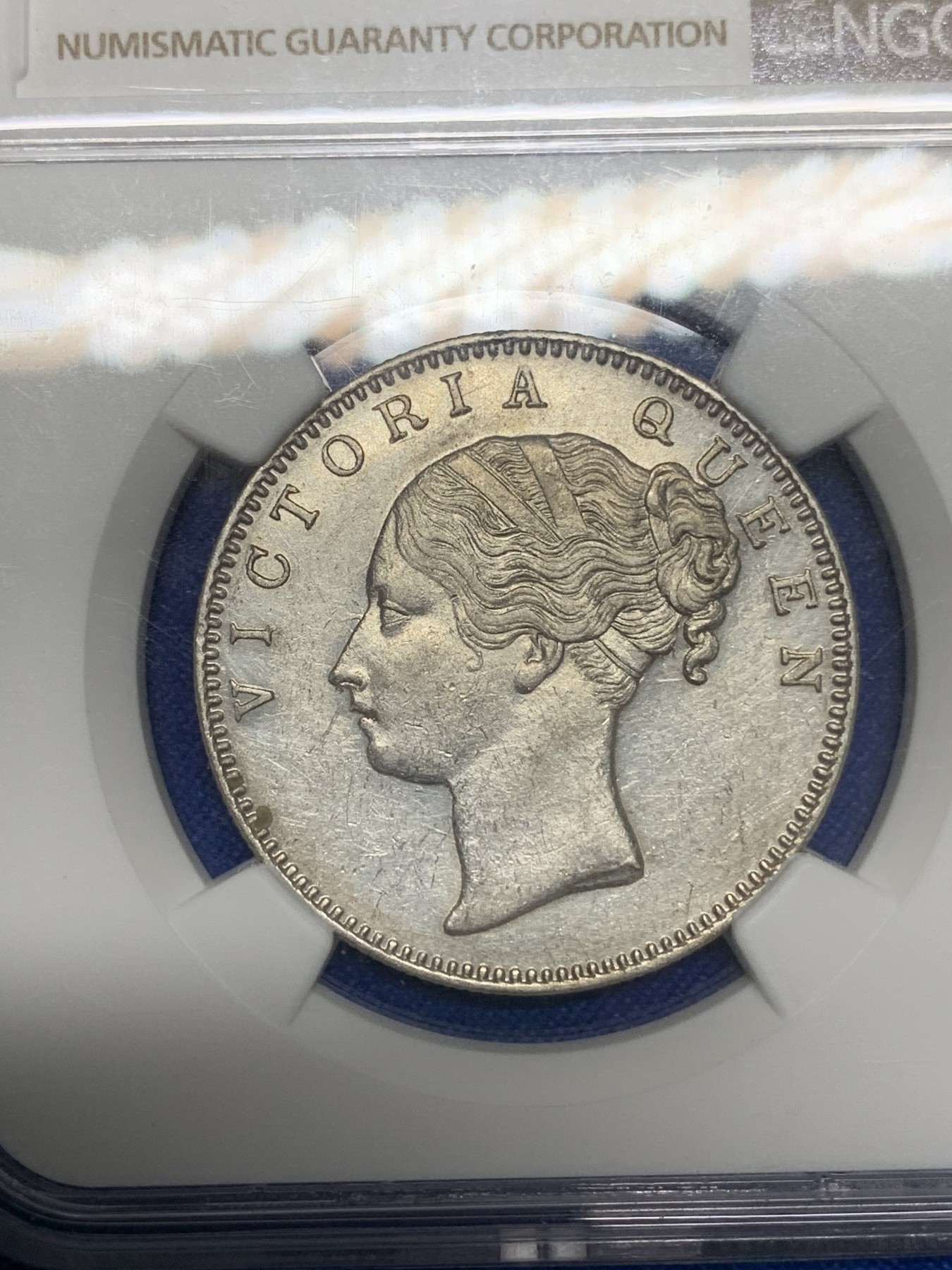 《竞宝斋》第196场-周日，周一 2场 (全场包邮) NGC AU55 英属印度1840年维多利亚女王单辫1卢比银币 细节状态都不错