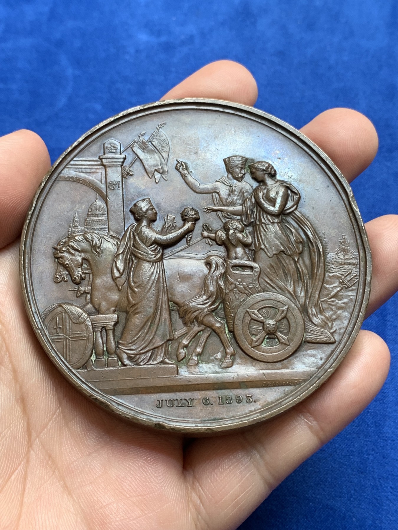 《竞宝斋》第196场-周日，周一 2场 (全场包邮) 1893年伦敦金融城大铜章，约克公爵（乔治五世）夫妇访问金融城，品相非常好，今年来飞涨品种 76mm 246.4克 巨大规格