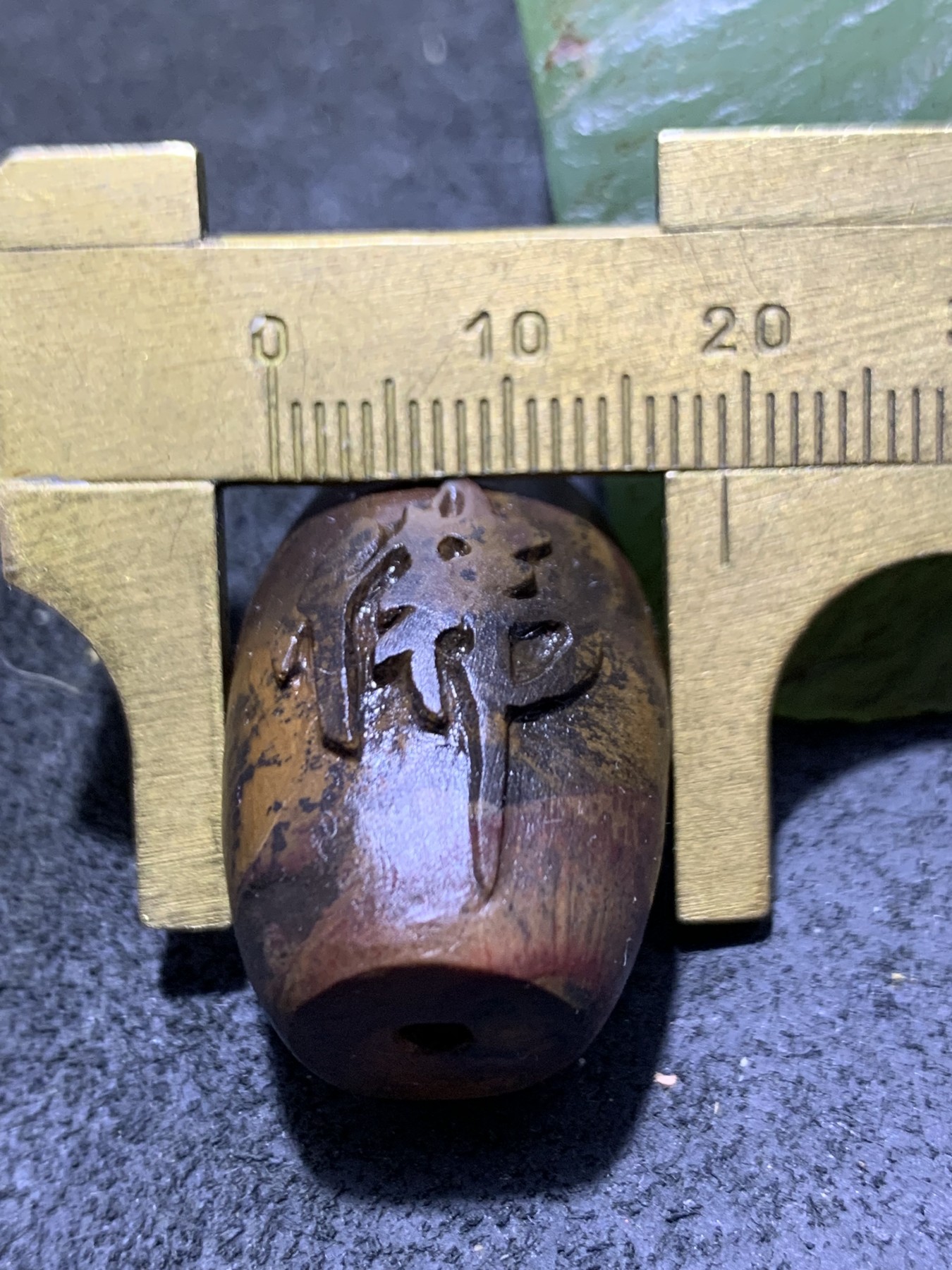 精美亚光原皮战国红玛瑙手工雕刻佛字桶珠一颗！