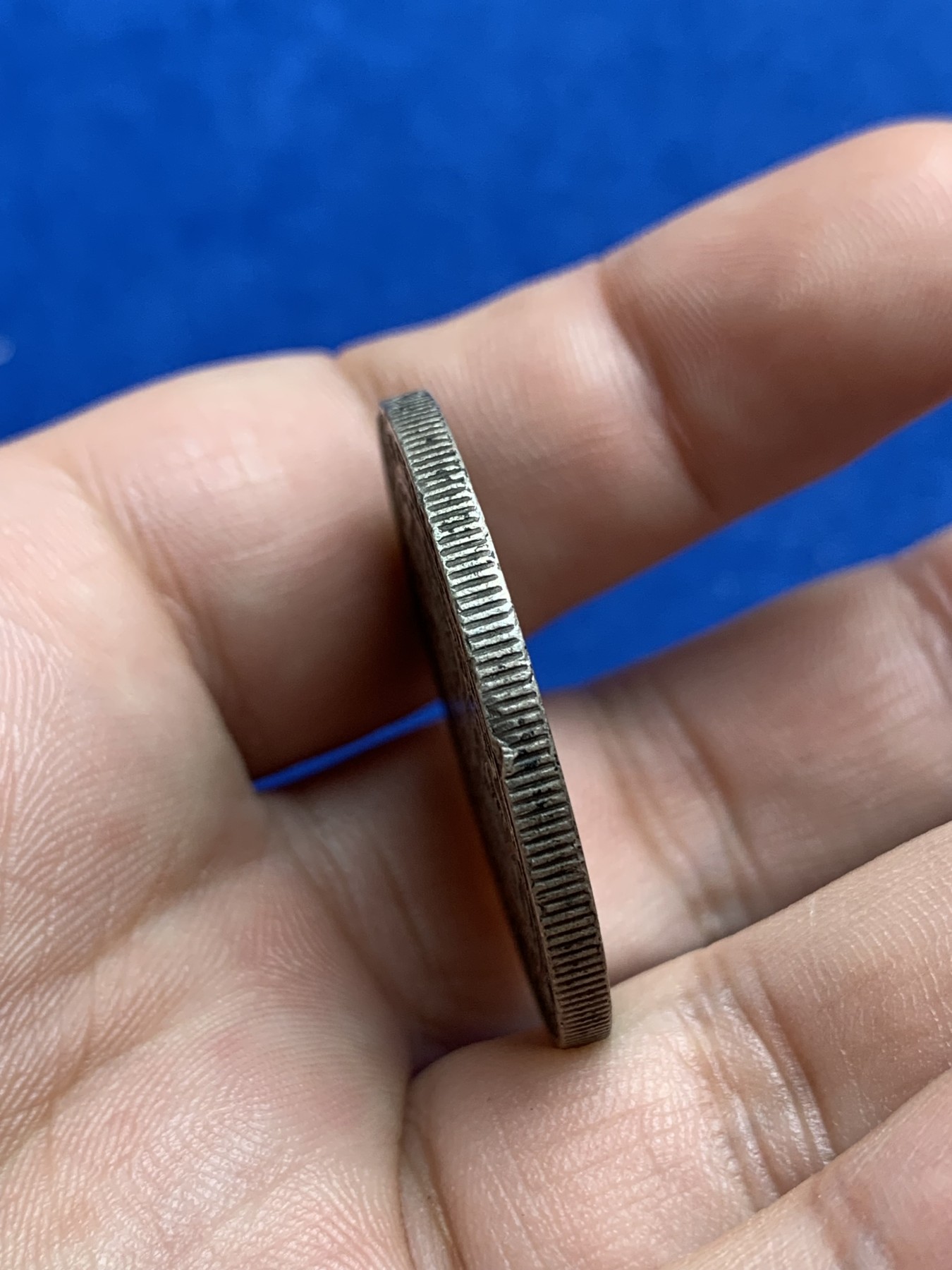 《竞宝斋》第196场-周日，周一 2场 (全场包邮) 1907年爱德华七世英属海峡一圆银币，新一圆直径34，品相不错，老包酱，无大磕碰