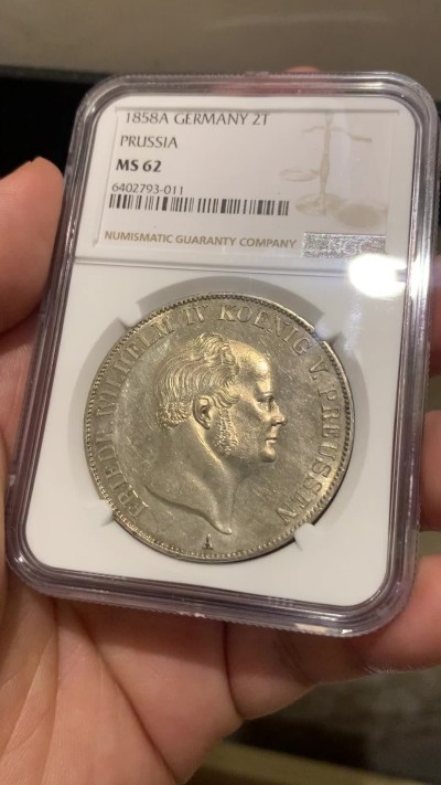 《竞宝斋》第196场-周日，周一 2场 (全场包邮) NGC MS62  德国 1858年 普鲁士 威廉四世 2泰勒大银币 离冠鹰版本 1.6W的发行量对于流通币来说 存世极少，只发行了2年，数量不及1859的1/10，整体包浆均匀，PL底板 收藏难度高 可遇不可求的品种 不要错过