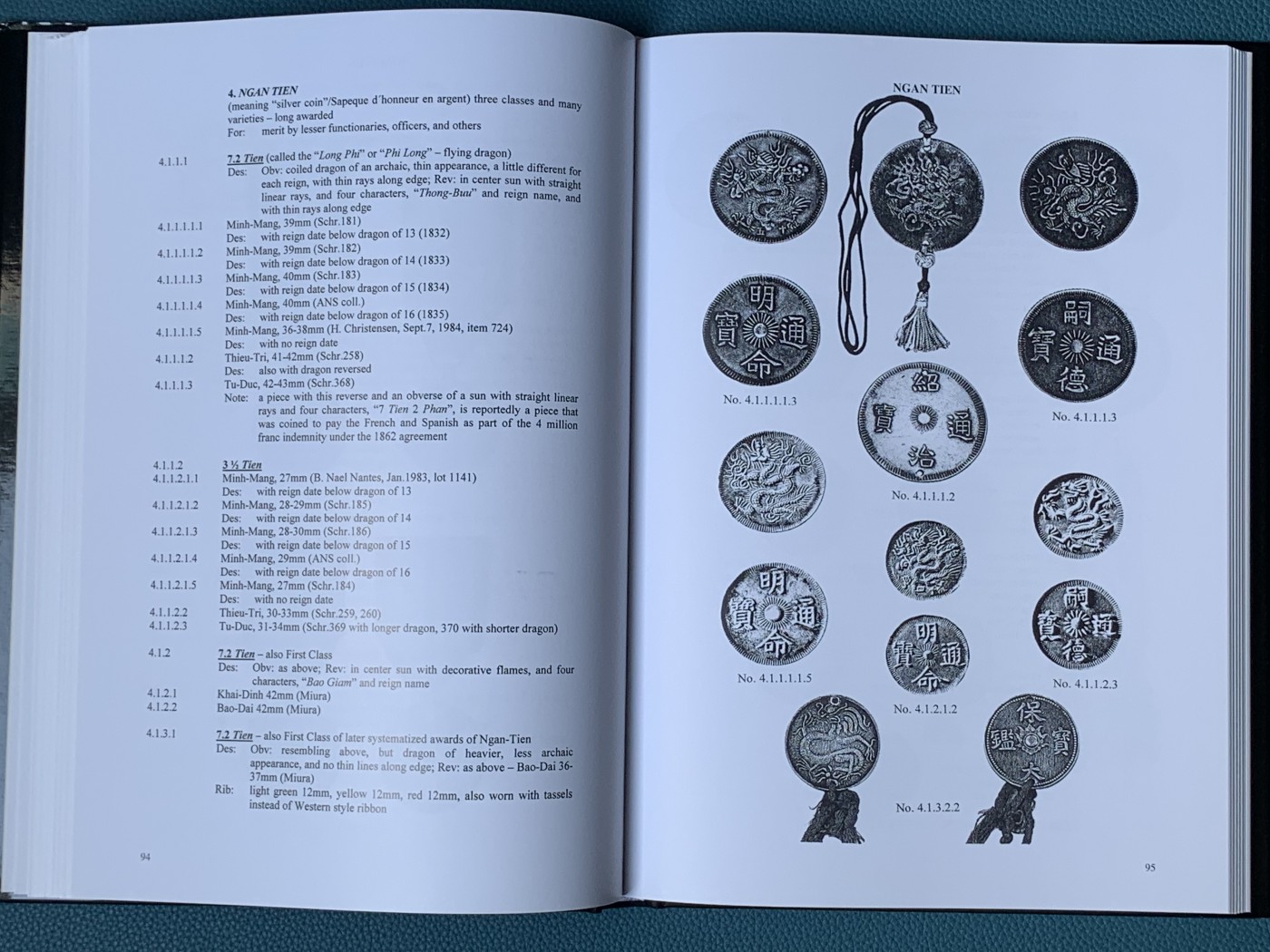 《竞宝斋》第196场-周日，周一 2场 (全场包邮) 安南赏牌目录，包含各种安南赏牌，全新精装硬壳版，已绝版 未使用塑封拆出 规格A4纸大小