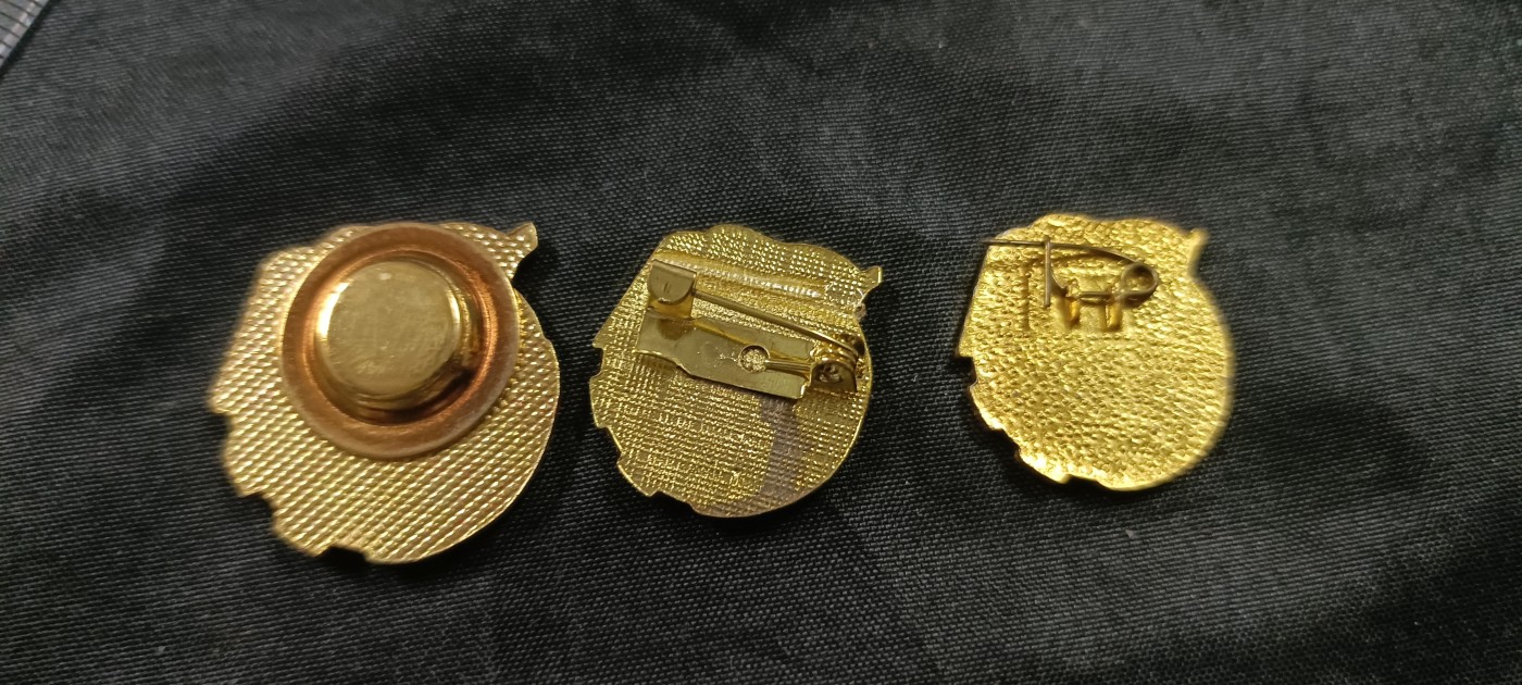 全场0起放漏！60个拍品随便拍！ 3枚不同时期团徽