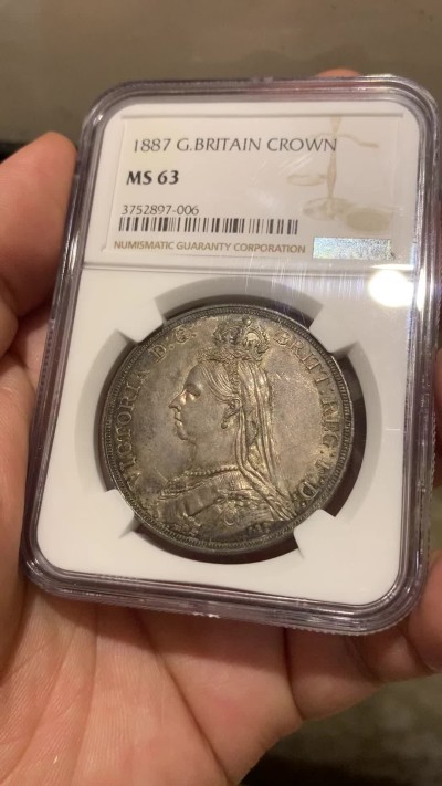 《竞宝斋》第196场-周日，周一 2场 (全场包邮) NGC-MS63 英国 1887年 维多利亚高冠马剑1克朗 好品可藏 底板光洁 包浆均匀 难得