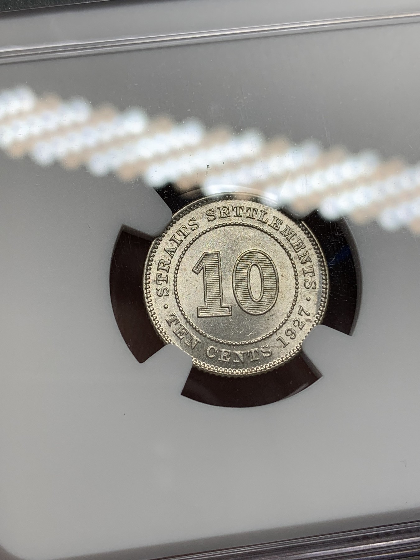 《竞宝斋》第196场-周日，周一 2场 (全场包邮) NGC-MS64 海峡殖民地1927年乔治五世10分银币，站洋系列后期亚殖辅币。车轮转光，银光喜人，64高分不易