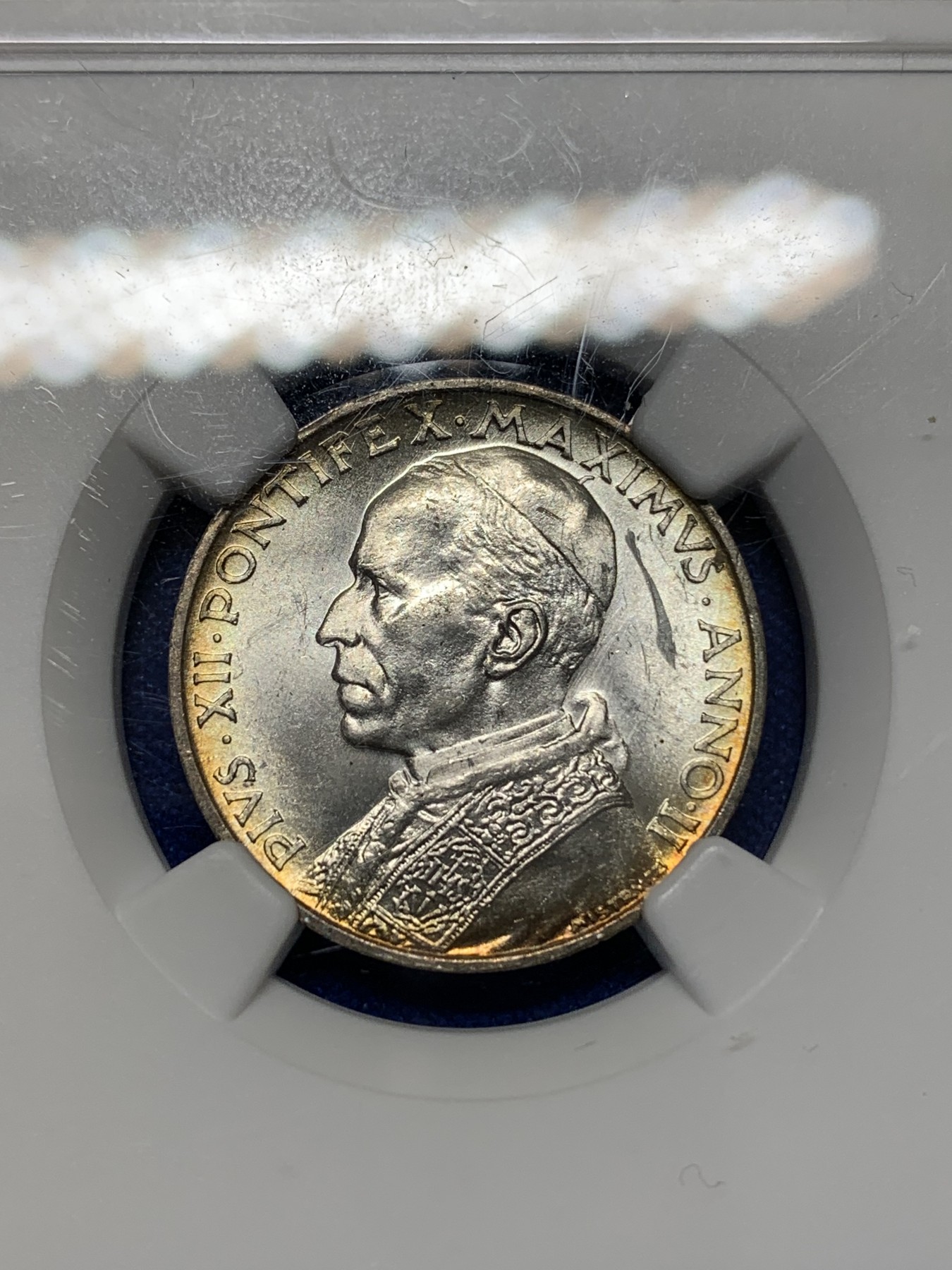 《竞宝斋》第196场-周日，周一 2场 (全场包邮) 2枚一组 NGC MS62 梵蒂冈1940年5、10里拉银币一对，月牙彩包浆，非常漂亮，十分难得