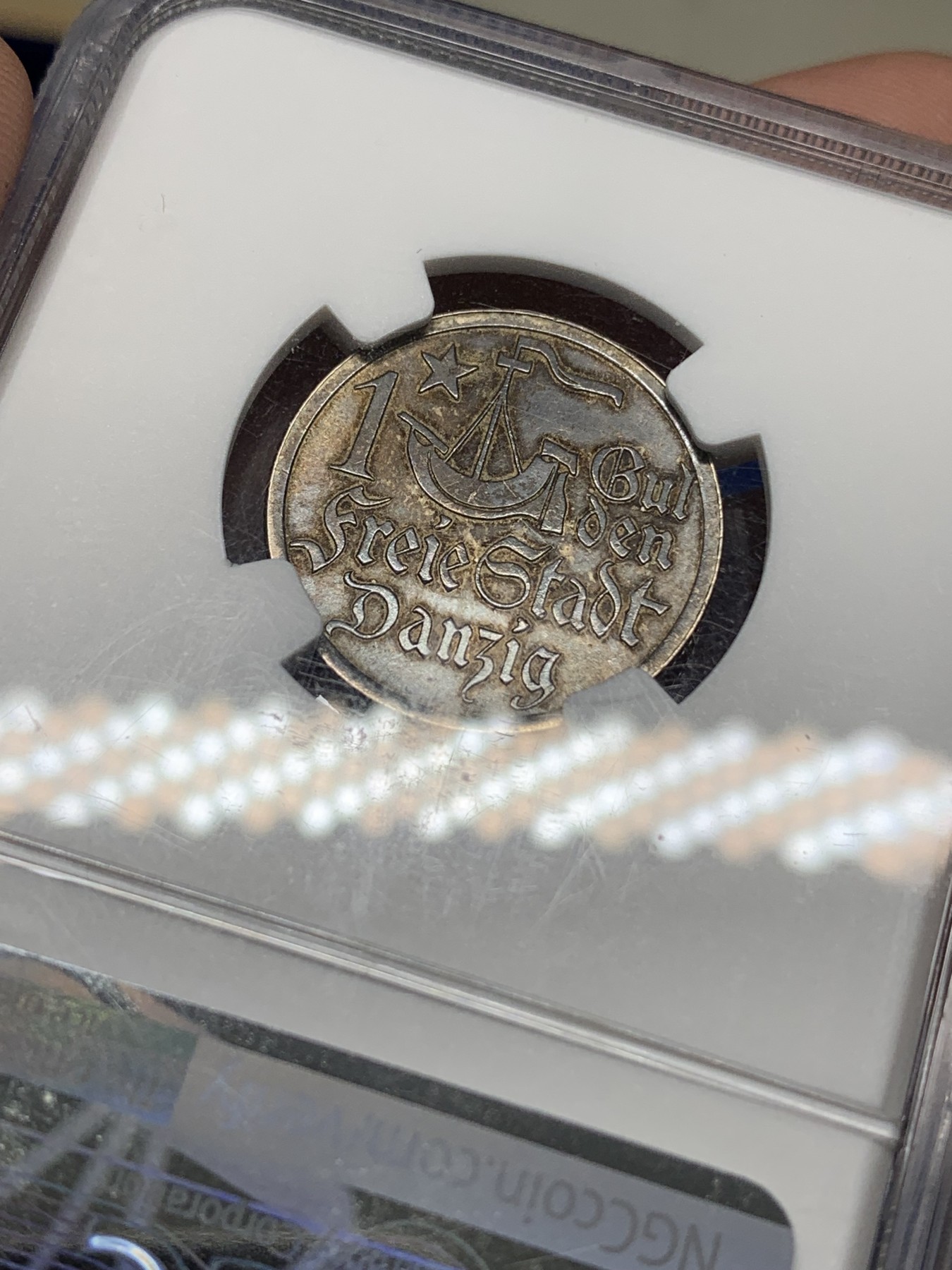 《竞宝斋》第196场-周日，周一 2场 (全场包邮) NGC MS62 旦泽1923年1盾银币，泛金包浆，很漂亮