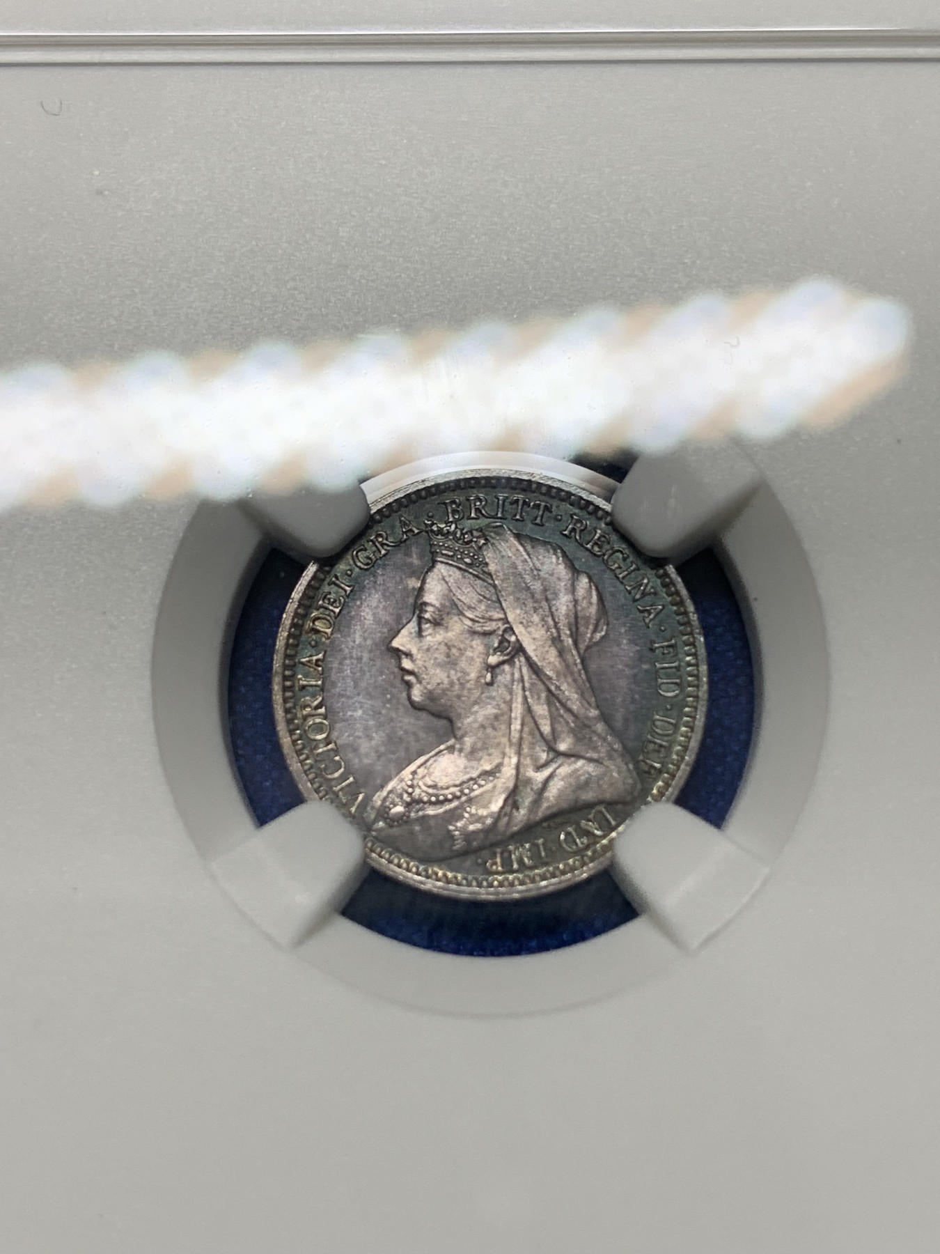 《竞宝斋》第196场-周日，周一 2场 (全场包邮) 4枚一组 NGC 92-66 英国1899年维多利亚濯足币1-4便士套币 原盒套拆 统一蓝紫包浆