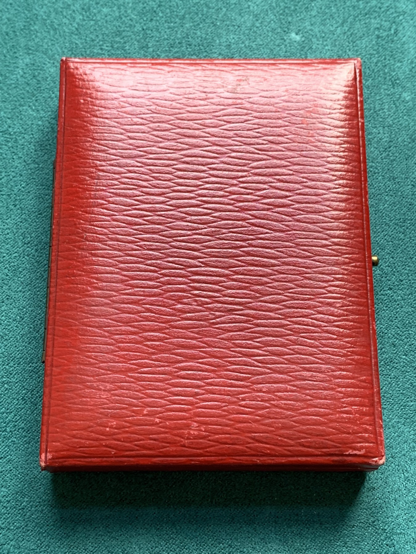 《竞宝斋》第196场-周日，周一 2场 (全场包邮) 1937年英国皇家音乐学院银章（原盒），直径40mm，重量37.2g。