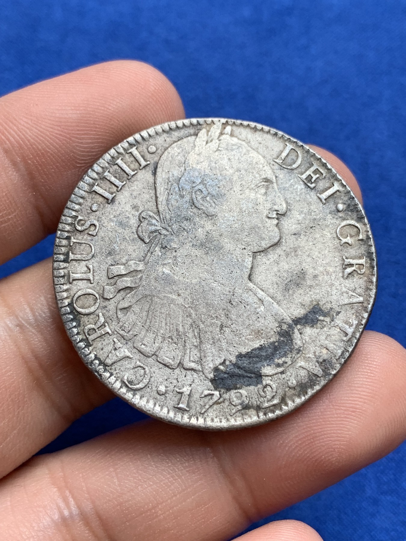 《竞宝斋》第196场-周日，周一 2场 (全场包邮) 西属墨西哥卡洛斯四世1792年8R银币（背面盾徽狮子脚下有一枚太阳硬戳）细节见图