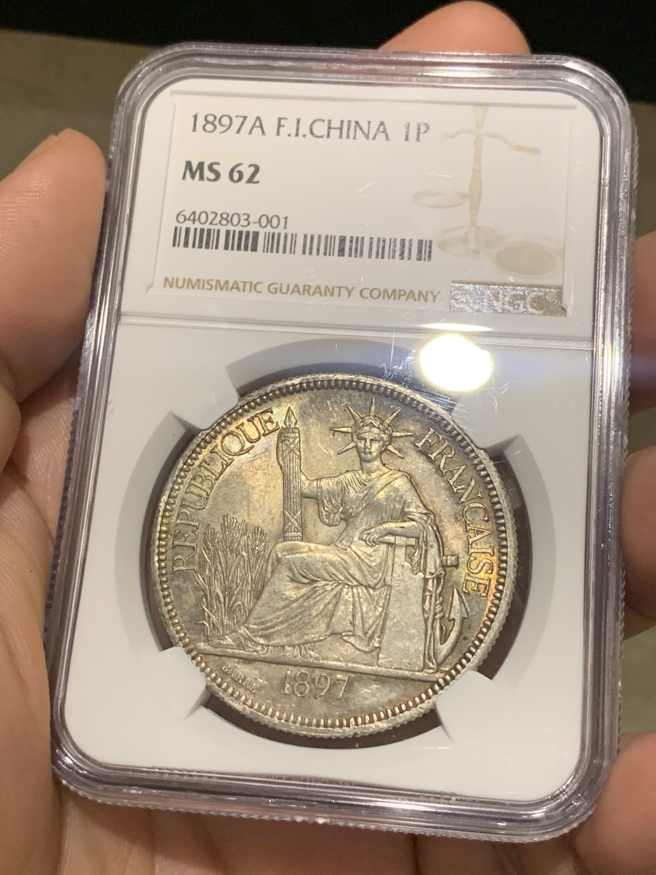 《竞宝斋》第196场-周日，周一 2场 (全场包邮) NGC MS62法属印支 1897年 坐人 1P银币 双面五彩包浆 状态好 鼻子也好 难得