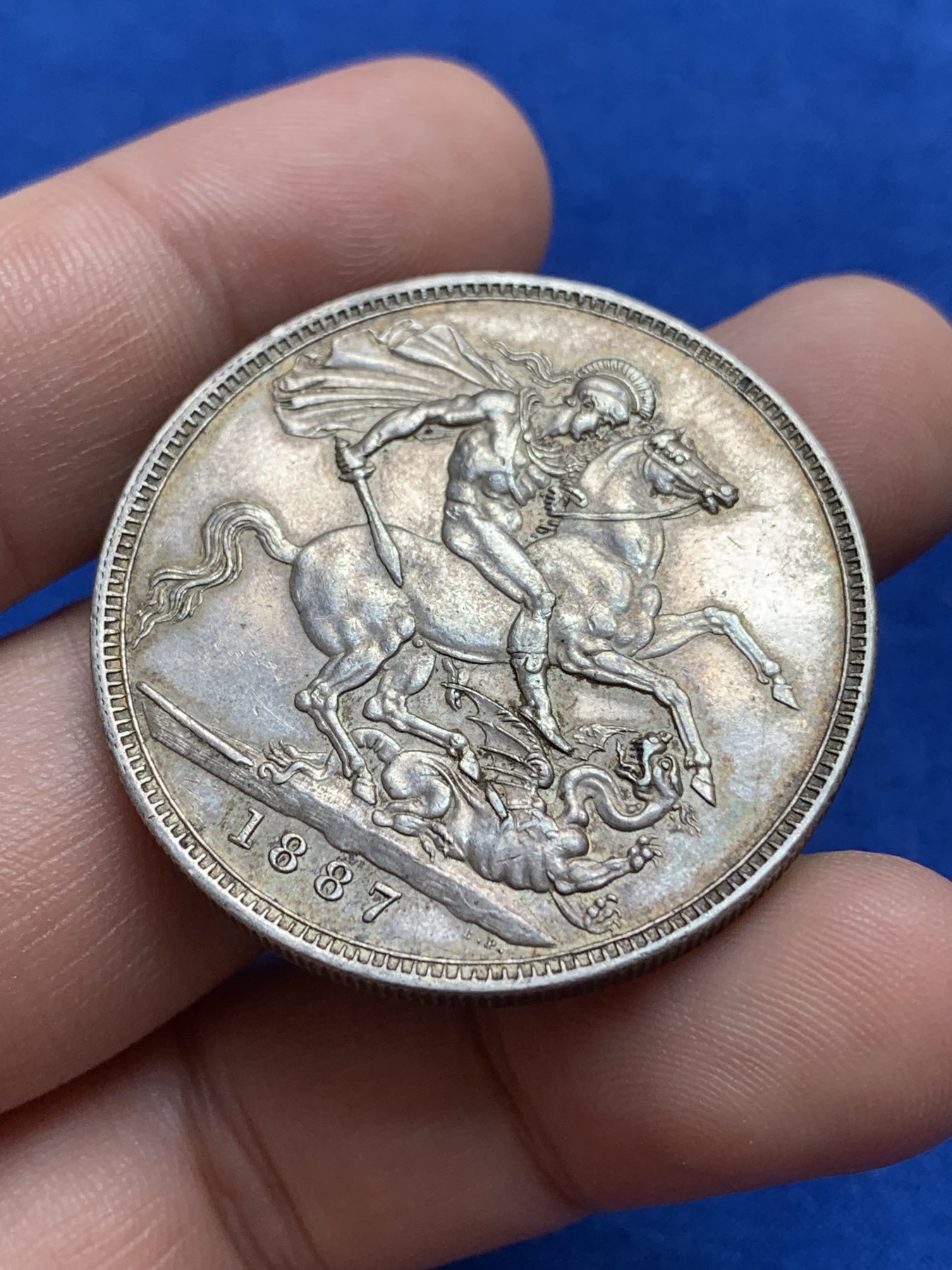 《竞宝斋》第196场-周日，周一 2场 (全场包邮) 2枚一组 英国 维多利亚 高冠马剑银币 细节清晰 状态好