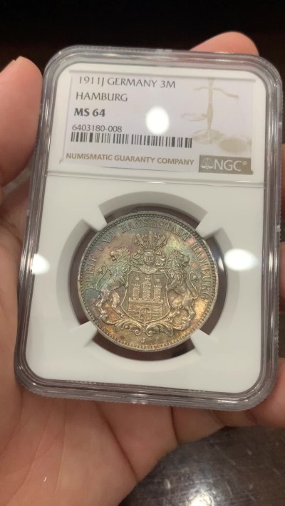 《竞宝斋》第196场-周日，周一 2场 (全场包邮) NGC MS64 德国1911年汉堡自由市3马克银币，双面炫彩包浆，不是大白币可以比的。