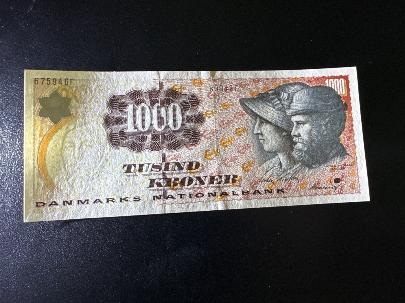 《外钞收藏家》第二百九十七期（连拍第二场）（欧洲五国专场） 丹麦浮雕版2004年1000克朗 全新UNC