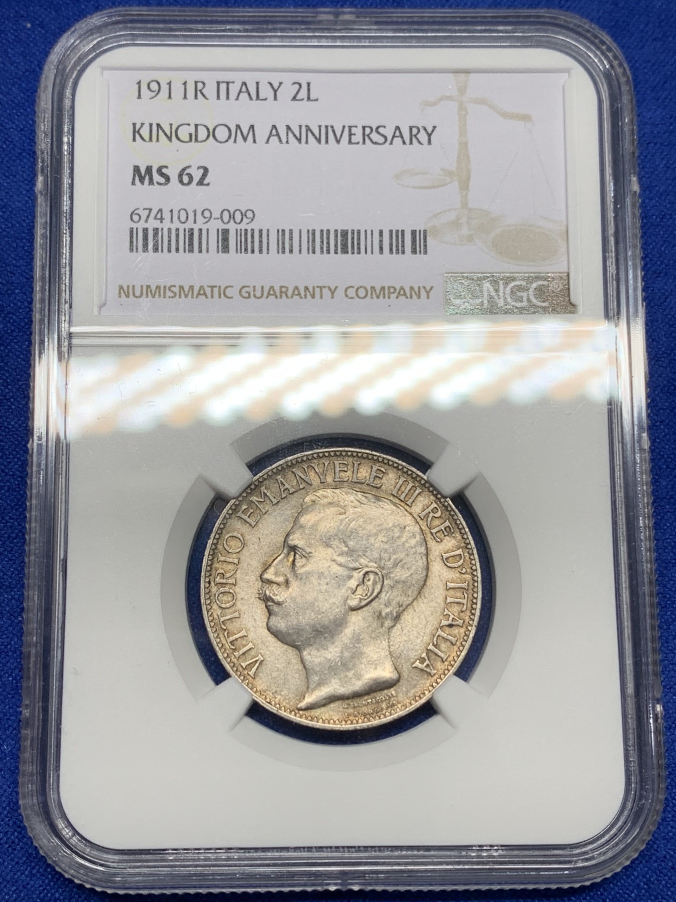 《竞宝斋》第196场-周日，周一 2场 (全场包邮) NGC MS62 意大利1911建国50周年2里拉银币，这个品种的MS还是比较少的，值得收藏。
