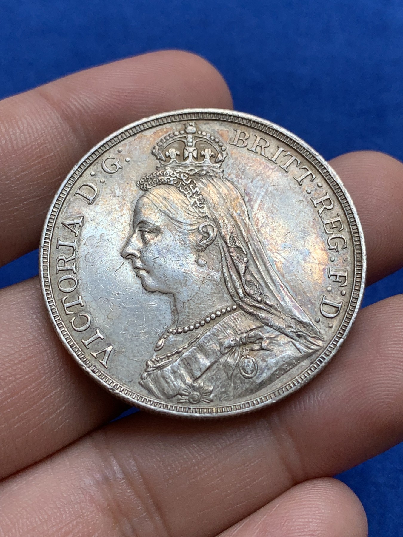 《竞宝斋》第196场-周日，周一 2场 (全场包邮) 2枚一组 英国 维多利亚 高冠马剑银币 细节清晰 状态好