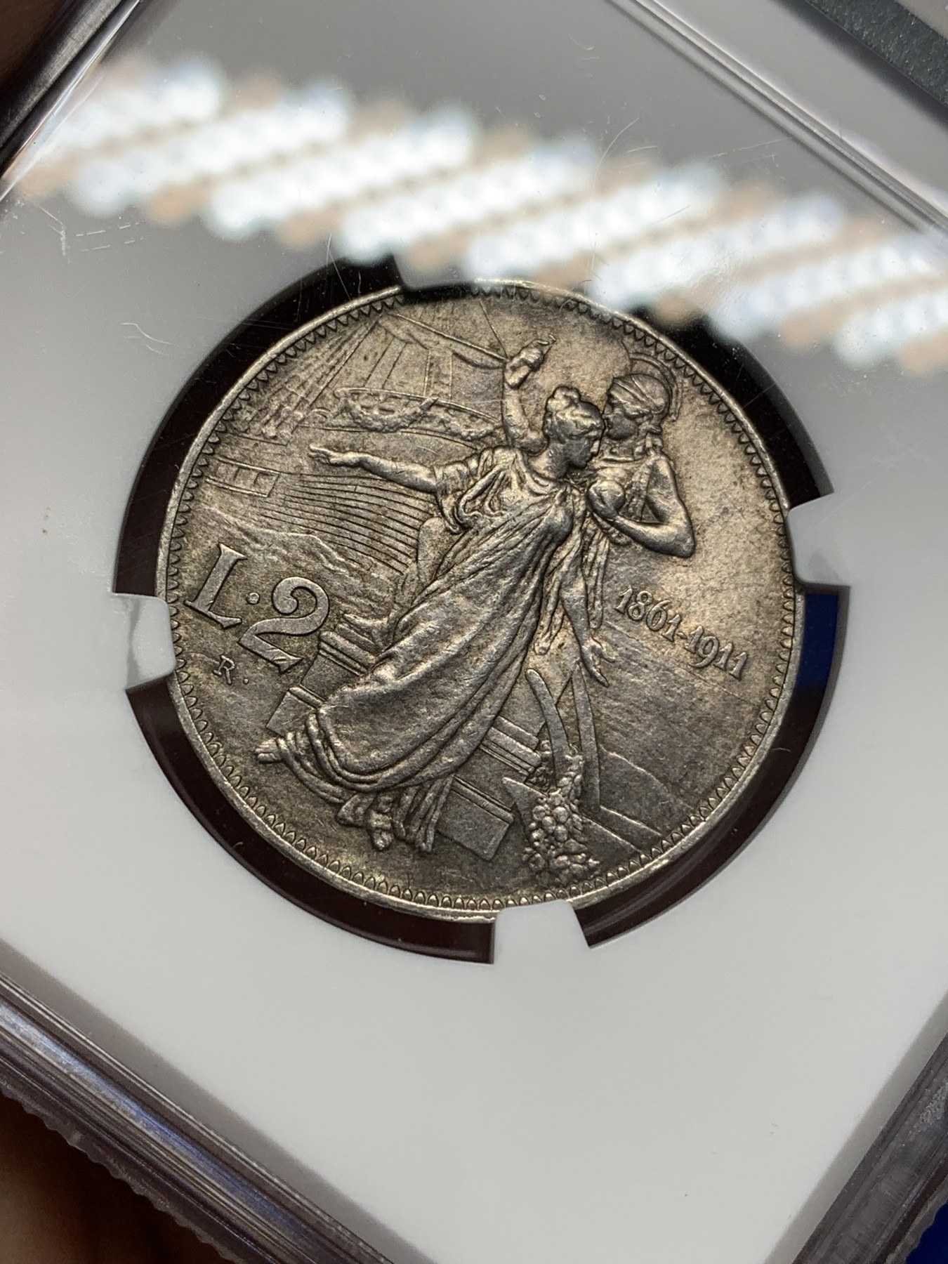 《竞宝斋》第196场-周日，周一 2场 (全场包邮) NGC MS62 意大利1911建国50周年2里拉银币，这个品种的MS还是比较少的，值得收藏。