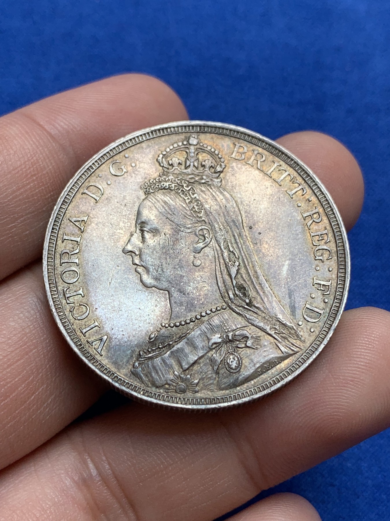 《竞宝斋》第196场-周日，周一 2场 (全场包邮) 2枚一组 英国 维多利亚 高冠马剑银币 细节清晰 状态好