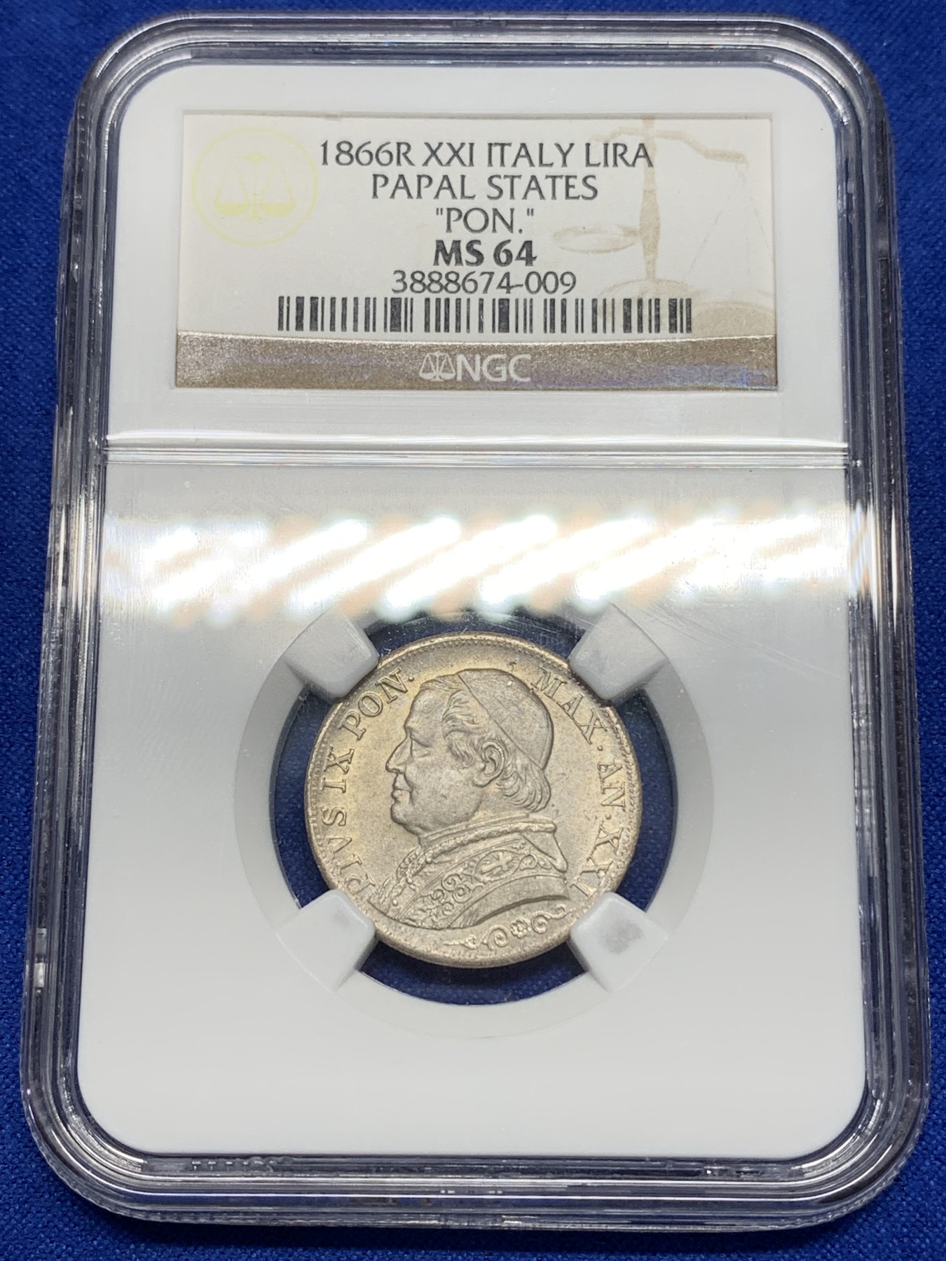 《竞宝斋》第196场-周日，周一 2场 (全场包邮) NGC-MS64 教皇国1866年庇护九世银里拉，同版首年份。最后一位兼任世俗君主的教皇，4年后罗马即被意大利攻陷。银光靓丽，64收藏级分数。