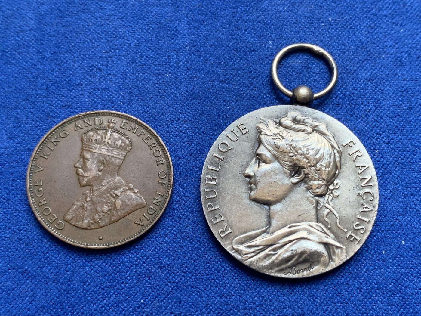 《竞宝斋》第196场-周日，周一 2场 (全场包邮) 2枚一组 法国劳动荣誉奖章，950银，发给工作20年的人员+1931年乔治五世香港一仙