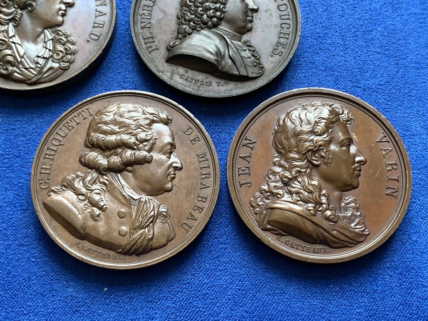 《竞宝斋》第196场-周日，周一 2场 (全场包邮) 6枚一组 1820年代左右法国人物系列铜章  直径41mm，光边原铸，均为高浮雕好品相。