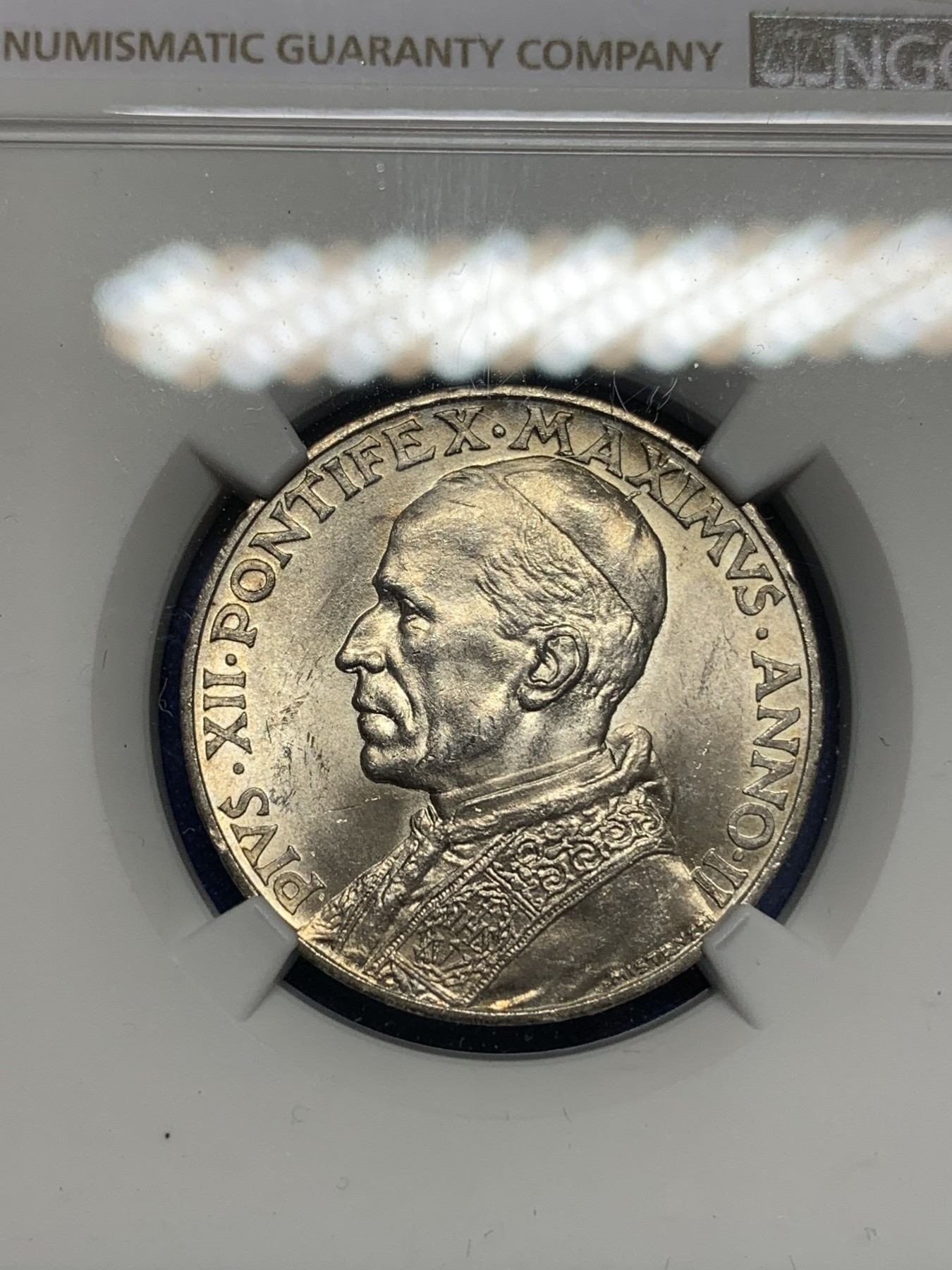 《竞宝斋》第196场-周日，周一 2场 (全场包邮) 2枚一组 NGC MS62 梵蒂冈1940年5、10里拉银币一对，月牙彩包浆，非常漂亮，十分难得