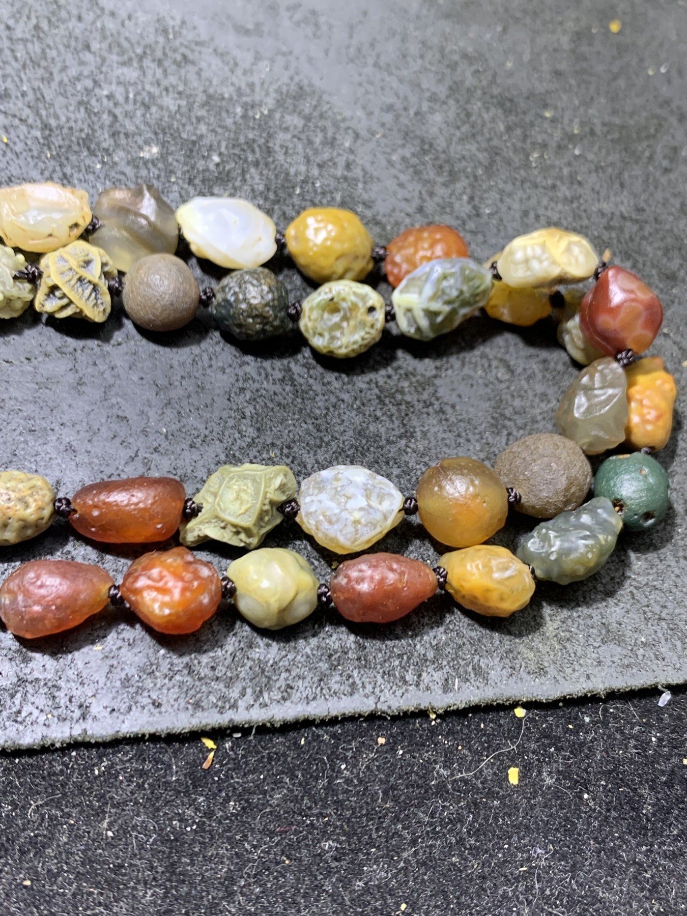 精美阿拉善戈壁青花筋脉玛瑙原石108项链一条，