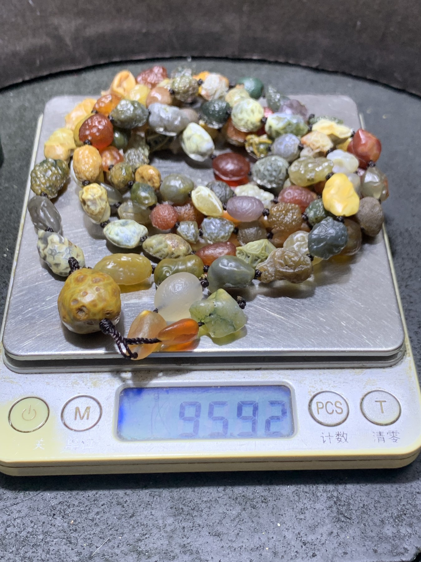 精美阿拉善戈壁青花筋脉玛瑙原石108项链一条，