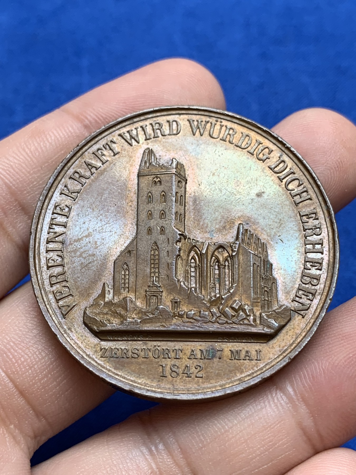 《竞宝斋》第196场-周日，周一 2场 (全场包邮) 1842年德国汉堡圣尼古拉教堂重建纪念章，直径44mm，重量45g。