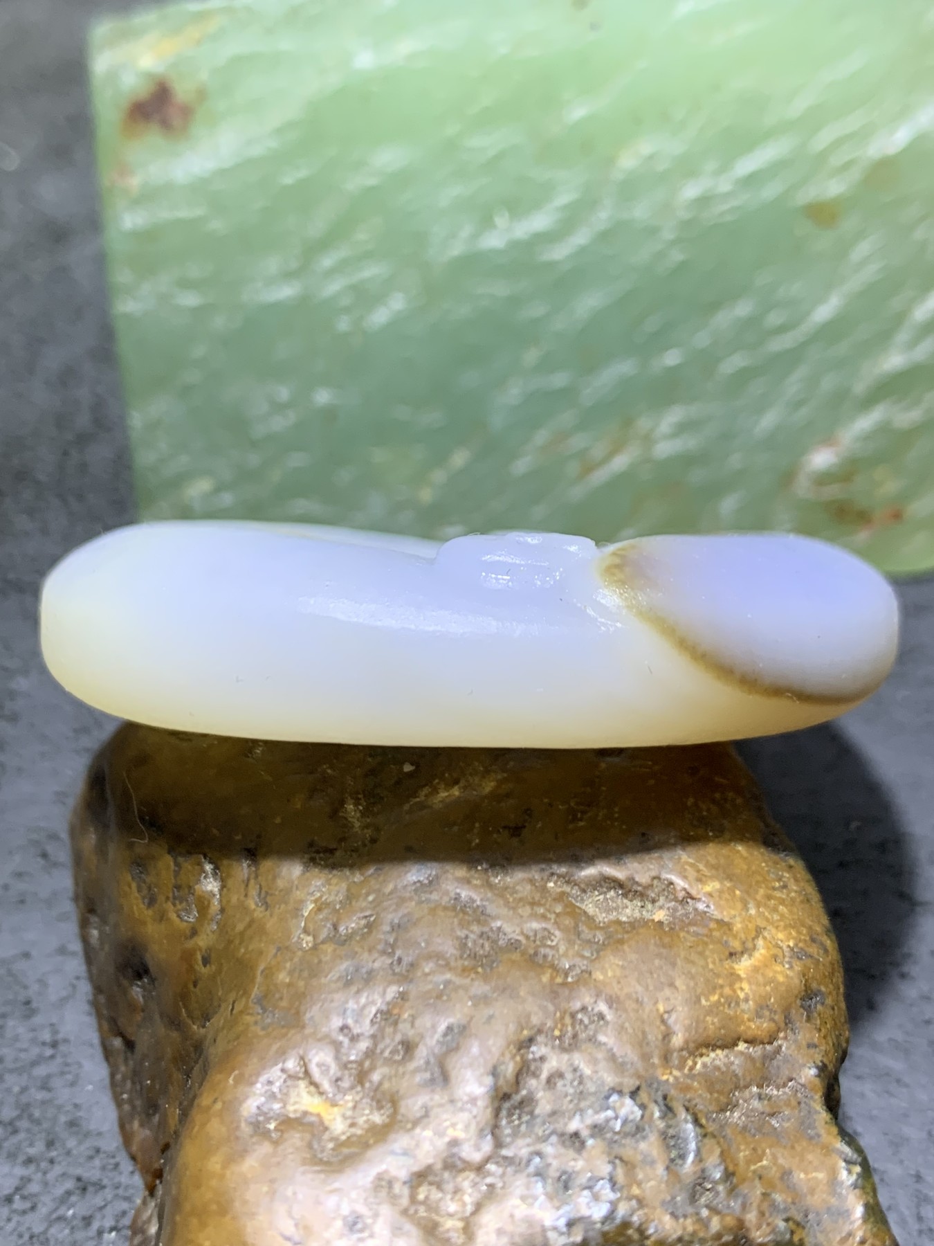 精美亚光高玉化俏色海洋玉髓手工雕刻一心向佛公主环挂件一个！