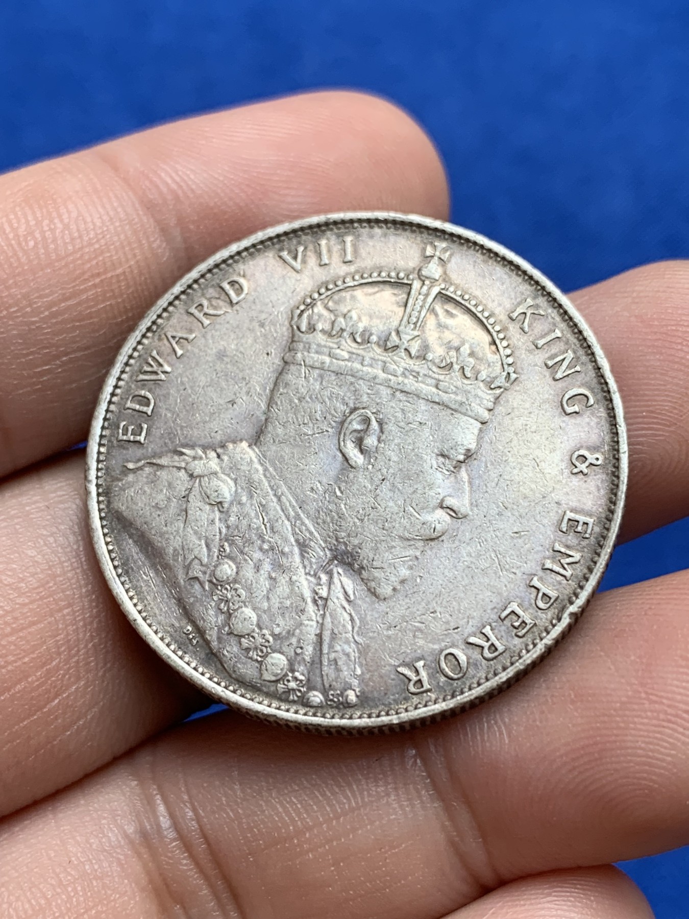 《竞宝斋》第196场-周日，周一 2场 (全场包邮) 1907年爱德华七世英属海峡一圆银币，新一圆直径34，品相不错，老包酱，无大磕碰
